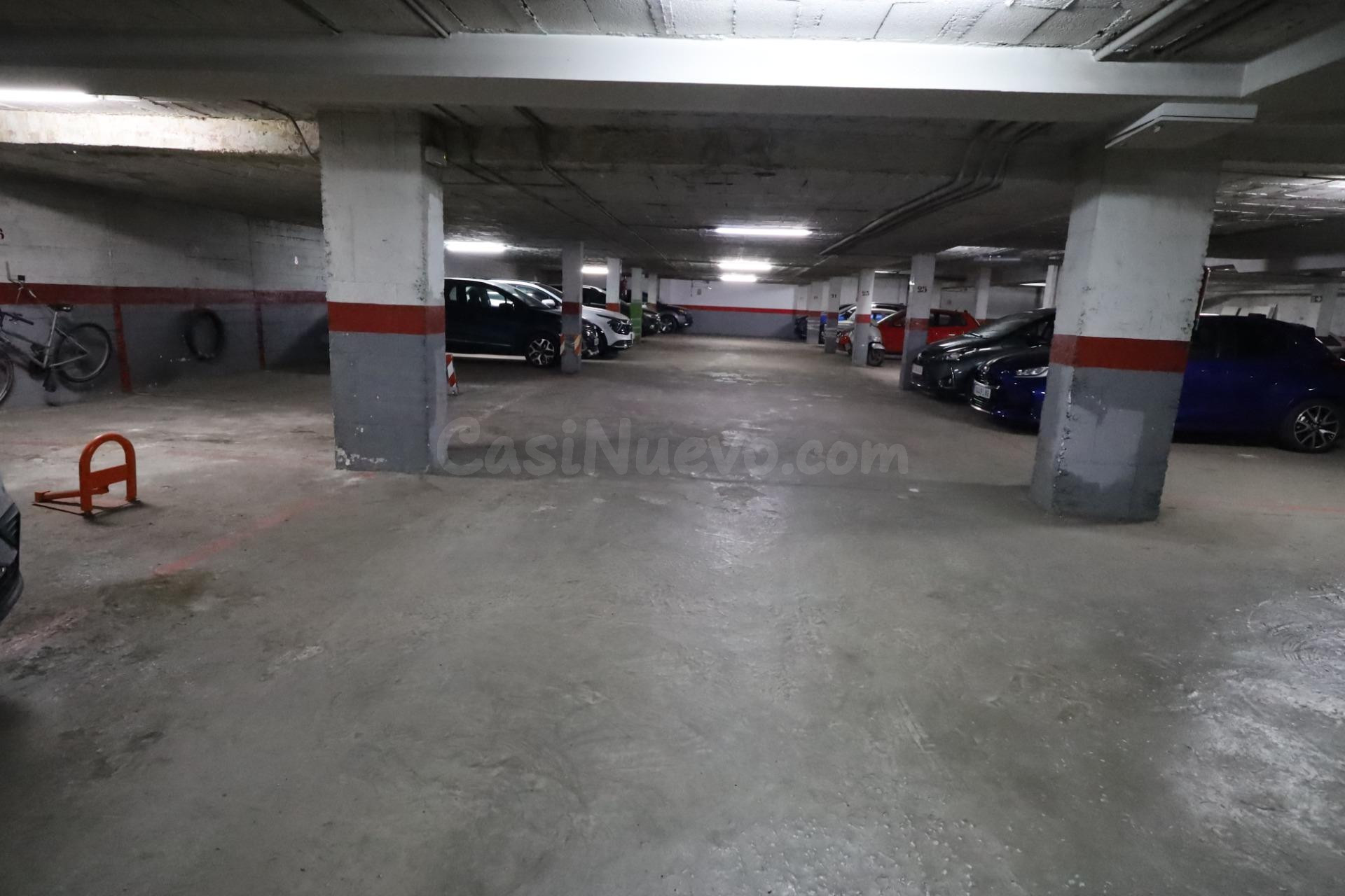 Oportunidad venta de garaje en urbanización privada en Fuengirola, recinto ferial