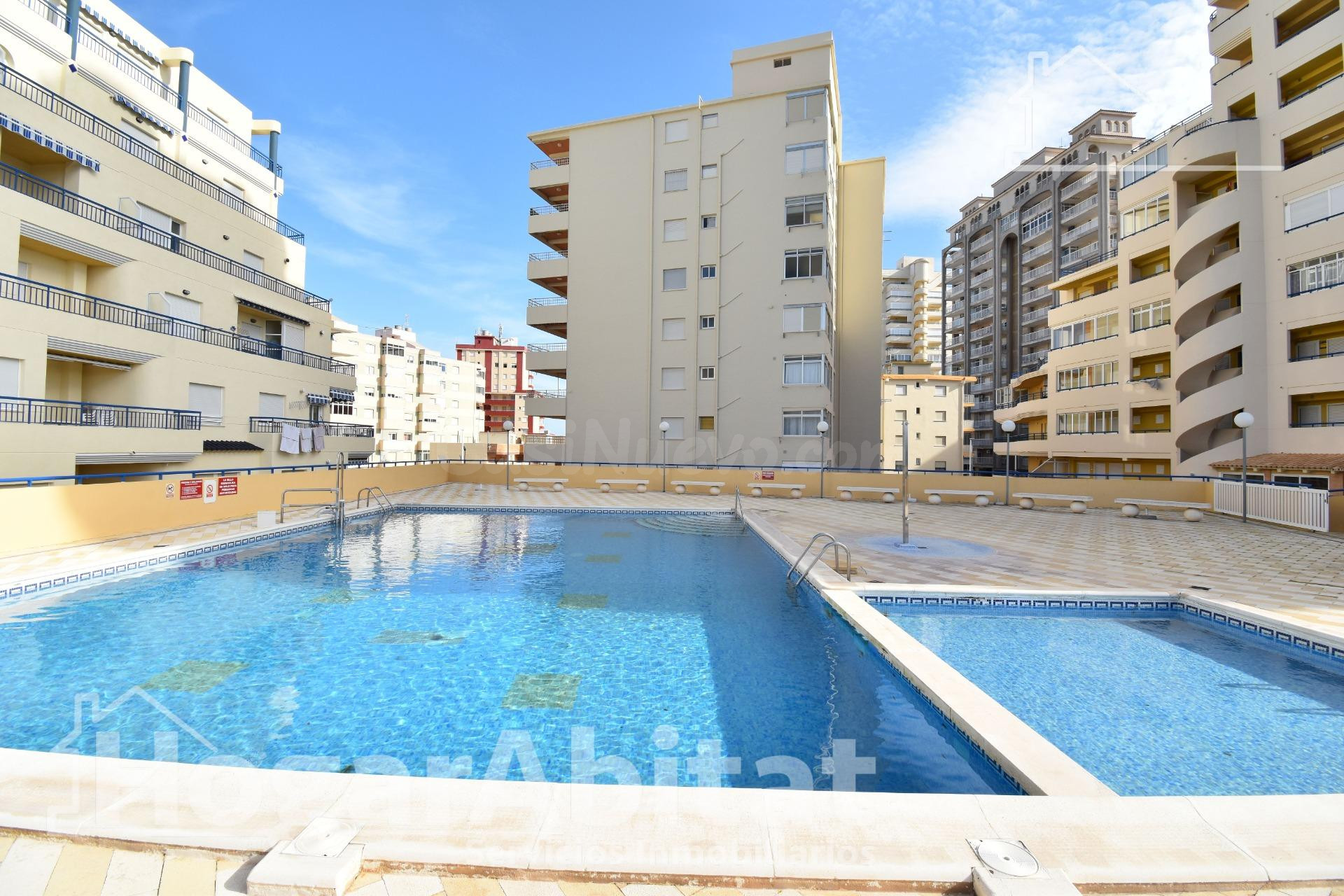 ¡SEGUNDA LÍNEA DE PLAYA! AMPLIO Y EXTERIOR CON GARAJE, ASCENSOR Y GRAN TERRAZA