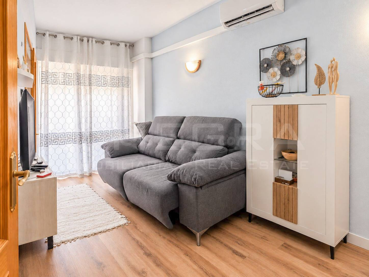✨ ¡ESPECTACULAR PISO REFORMADO A TAN SOLO 500 METROS DE LA PLAYA EN TORREVIEJA! ✨
