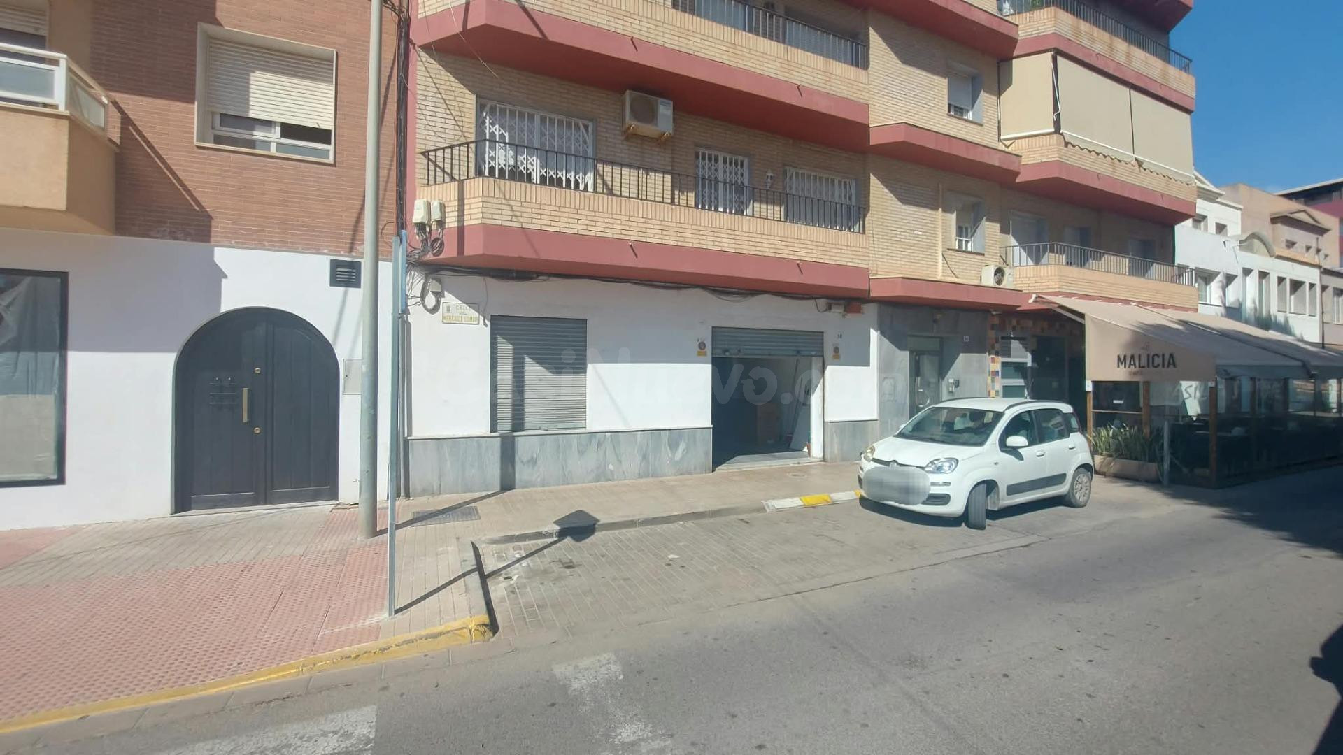 Local Comercial en Venta en el Centro de El Ejido por €96,000