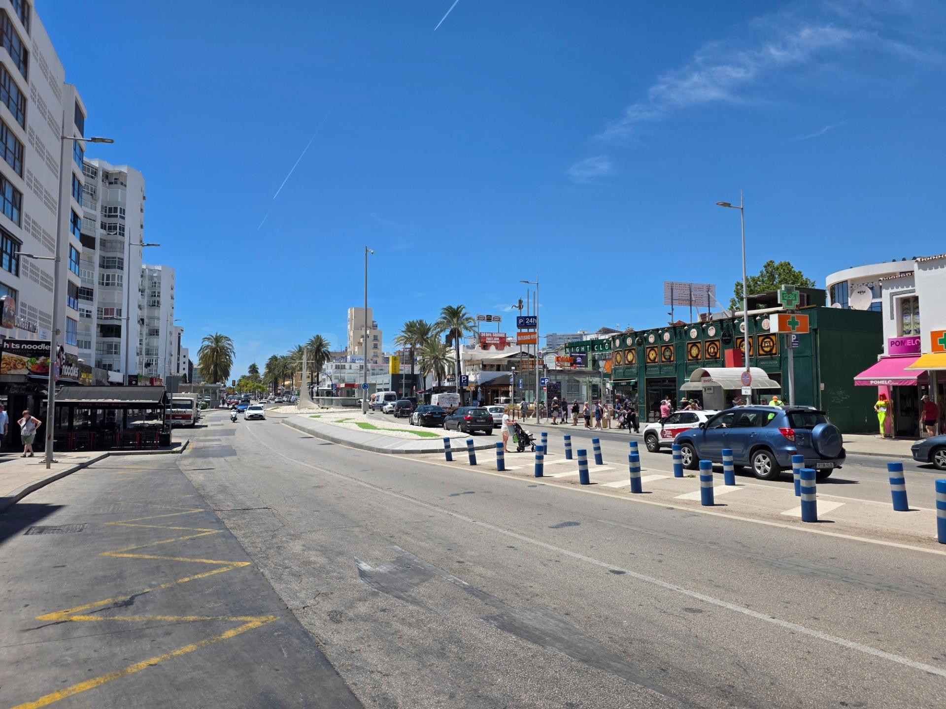 EN VENTA  ESTUDIO ALQUILADO Y PLAZA DE APARCAMIENTO CUBIERTA. en plaza solymar a 200 metros de la playa