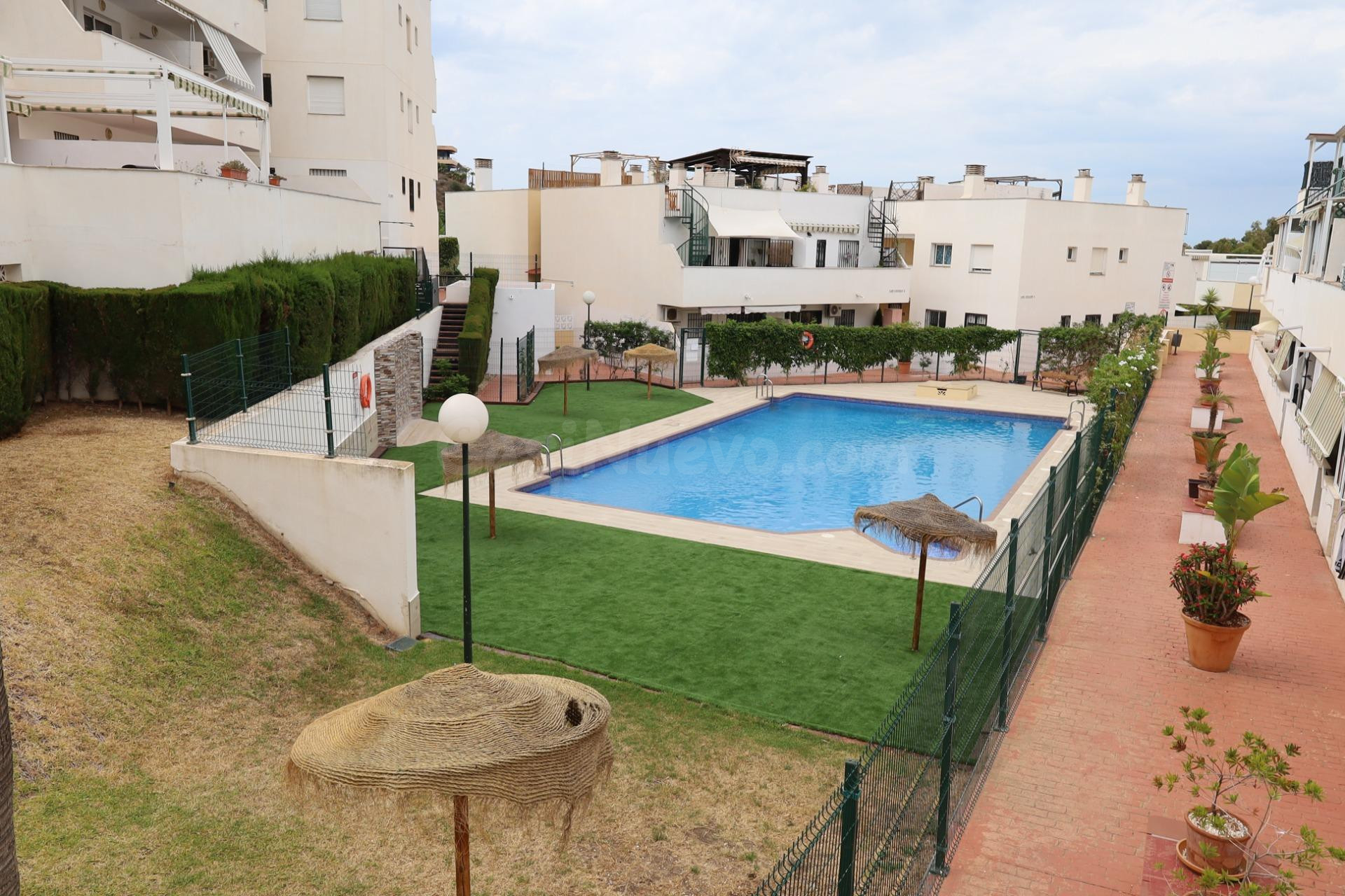 Alquiler ático dúplex en Benalmádena de dos dormitorios con estupendas vistas.