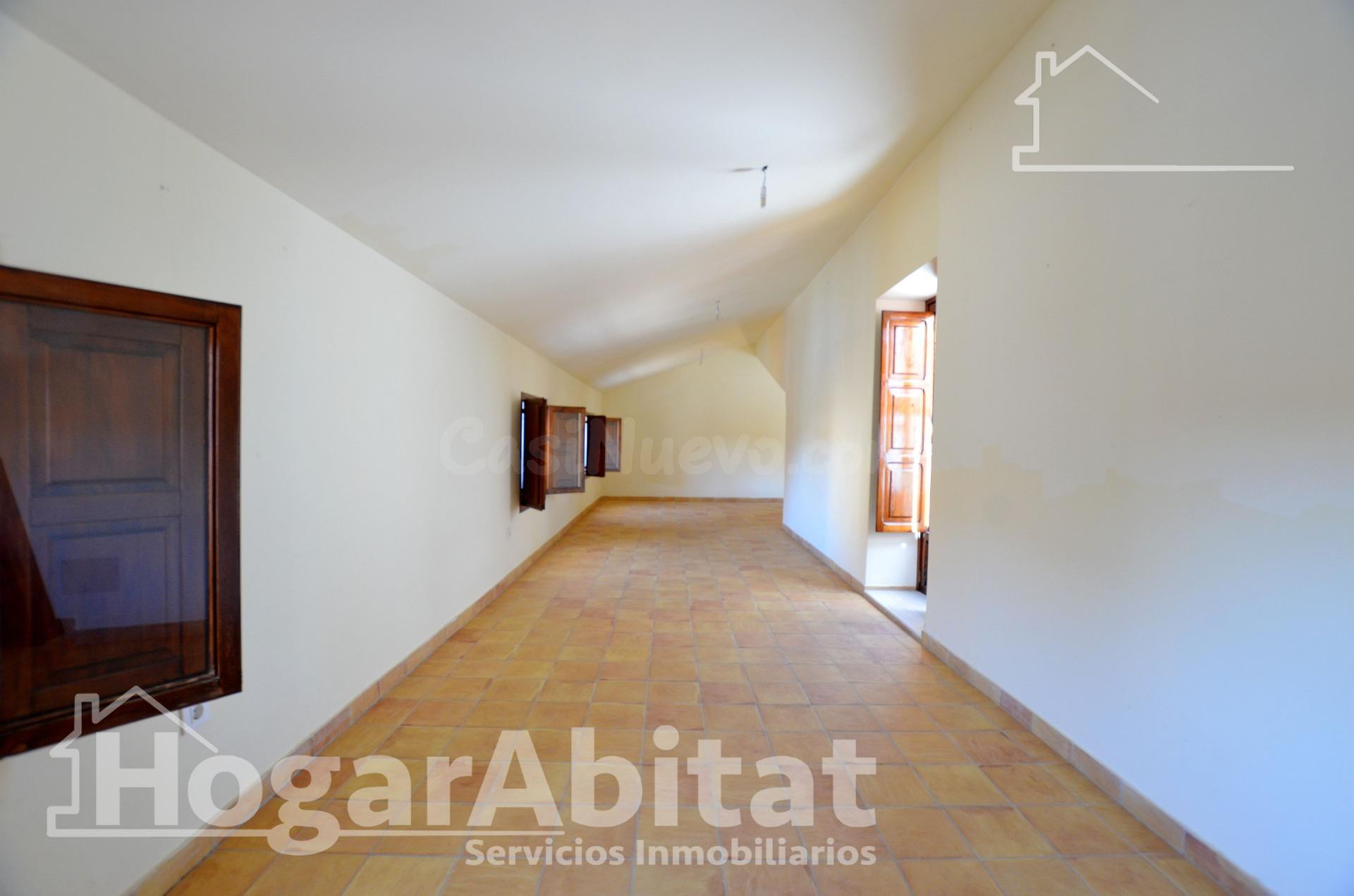 ¡RAFELCOFER CENTRO! MAGNÍFICA CASA ESQUINERA Y LUMINOSA CON DOS TERRAZAS Y ASCENSOR