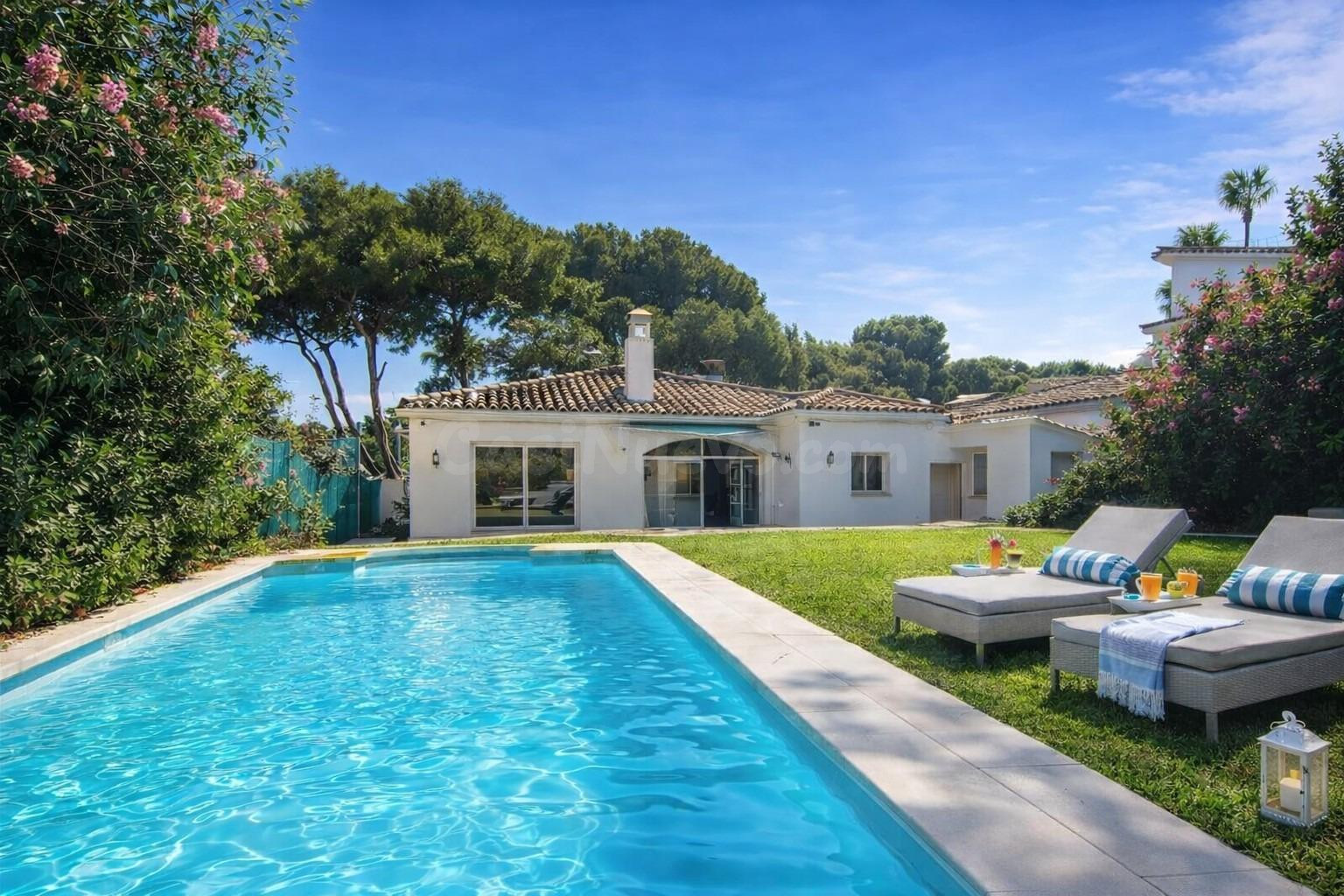 Exclusiva Villa en Marbella con piscina y gran parcela privada