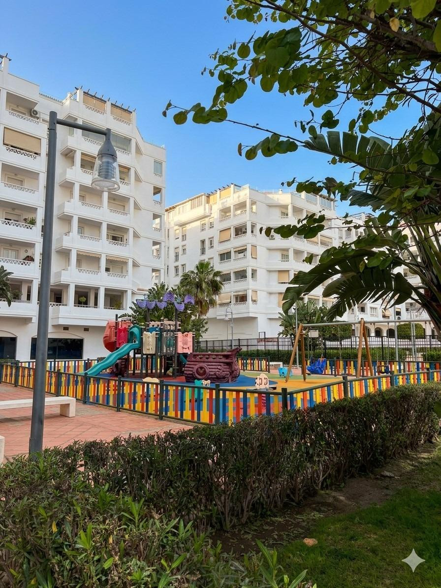 Ático exclusivo de 4 dormitorios con solárium y vistas panorámicas en Nueva Andalucia