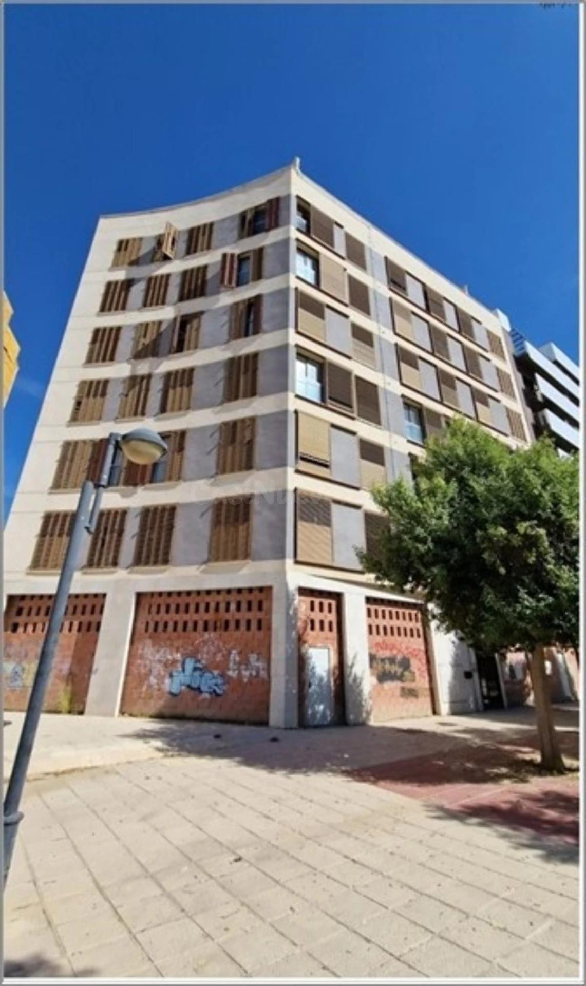 Amplio piso de 113 m2 con 2 plazas de garaje junto a Juan de Borbón