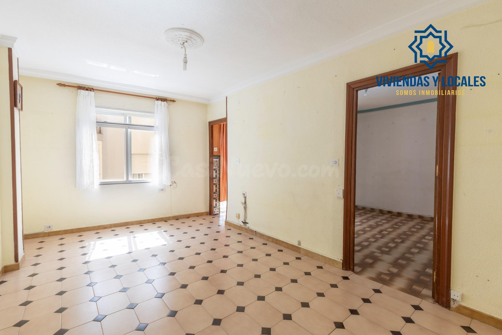 Piso de 3 dormitorios en planta alta, luminoso y con balcón en el Zaidín