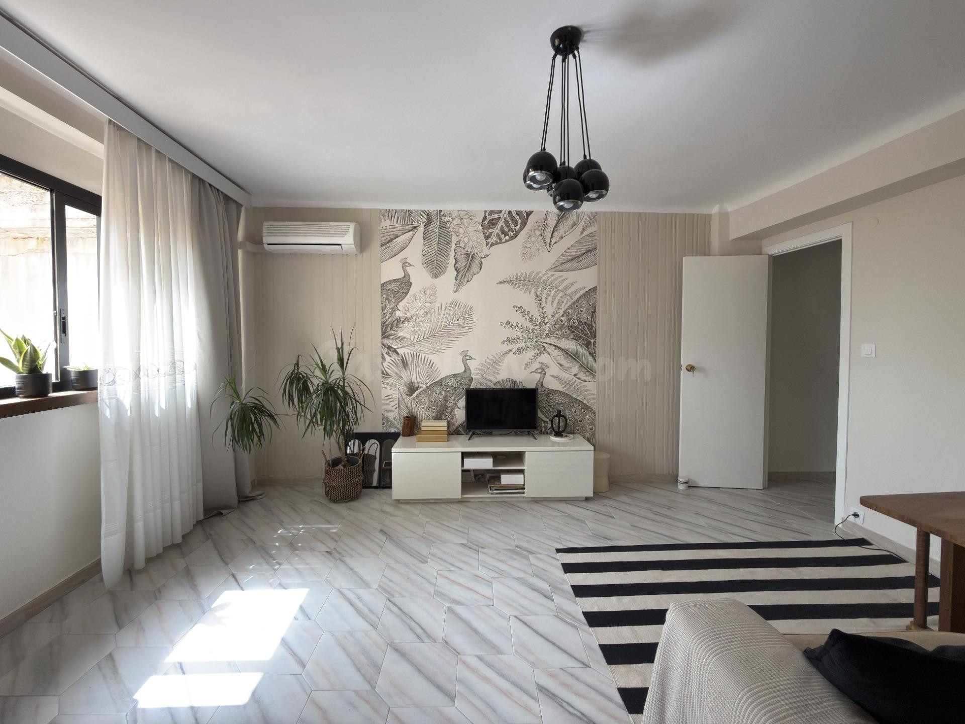 Título: Amplio y luminoso piso de 4 hab. y 2 baños en el corazón de San Blas