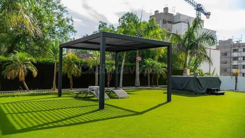 Exclusiva planta baja con 400 m2 de jardín privado en La Colina – Los Álamos
