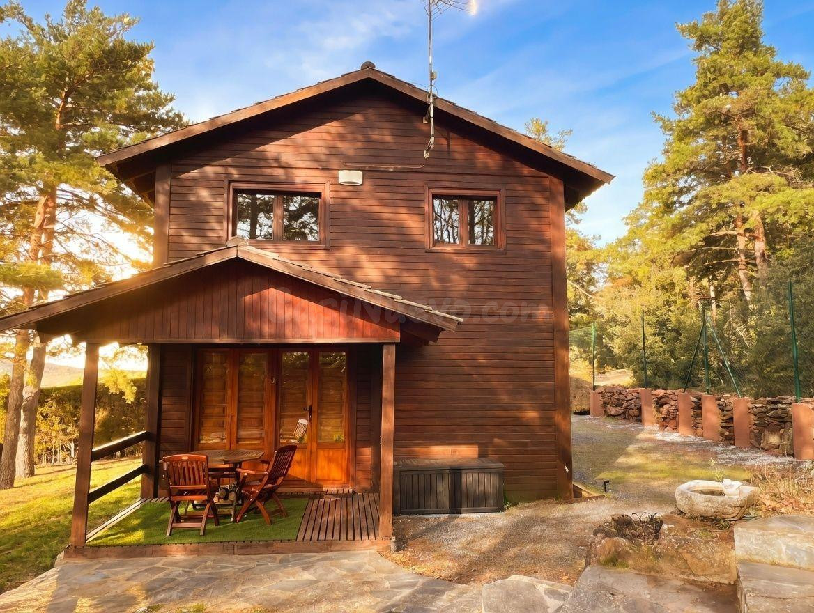 Prades, Casa individual con jardín y chimenea para entrar a vivir