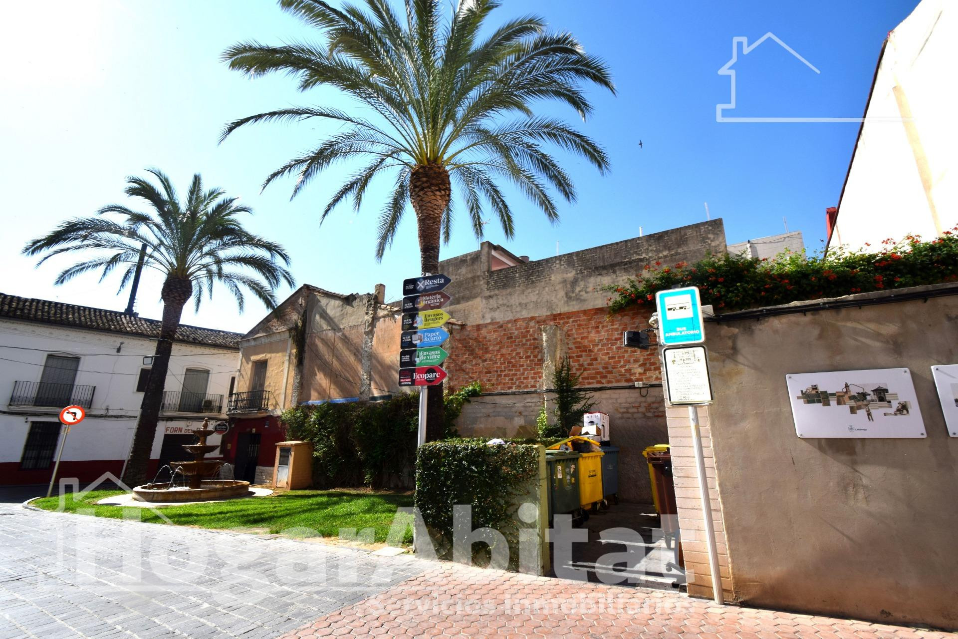 ¡EXCELENTE UBICACIÓN! CASA PARA REFORMAR CON TERRAZA Y BARBACOA