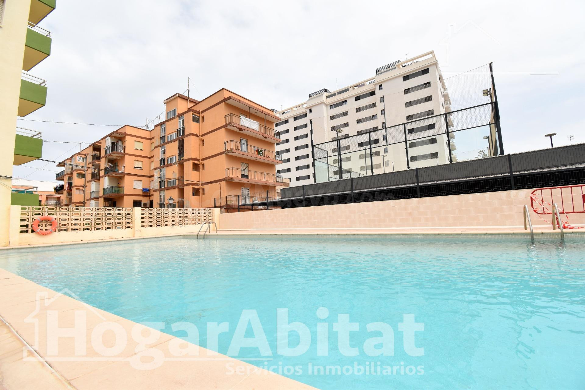 ¡SEGUNDA LÍNEA DE PLAYA! EXTERIOR REFORMADO CON GARAJE, PISCINA Y TERRAZA
