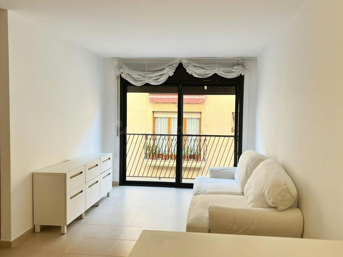 Piso de 2 habitaciones con balcón y opción de parking en Reus centro