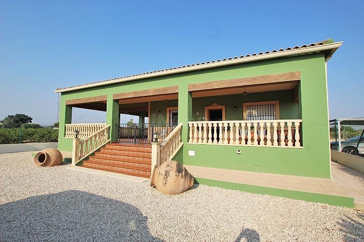 Finca rústica en Daya Nueva – Privacidad, naturaleza y espacio para disfrutar