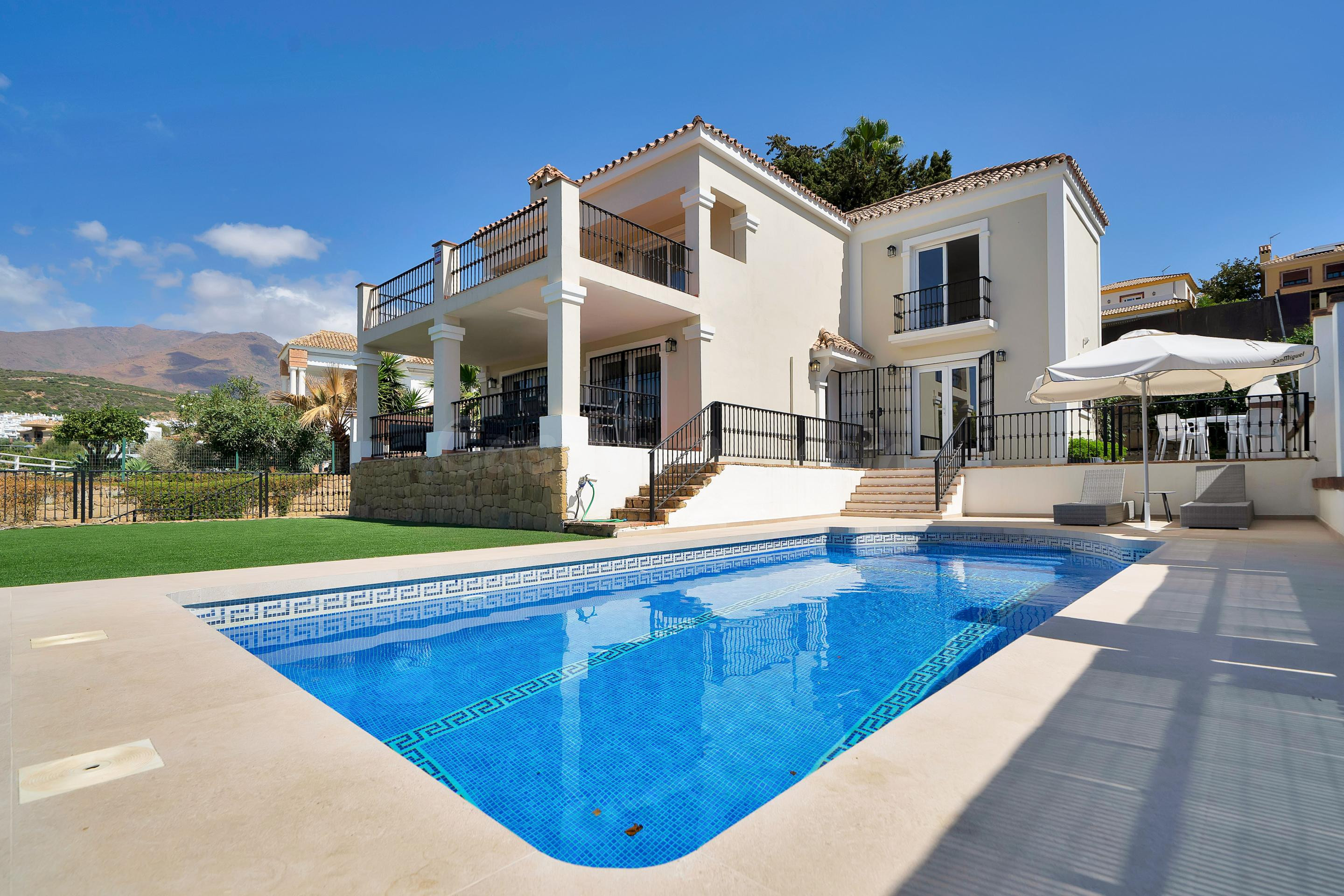 Sea Views, Private Villa with Pool in Valle Romano, Estepona