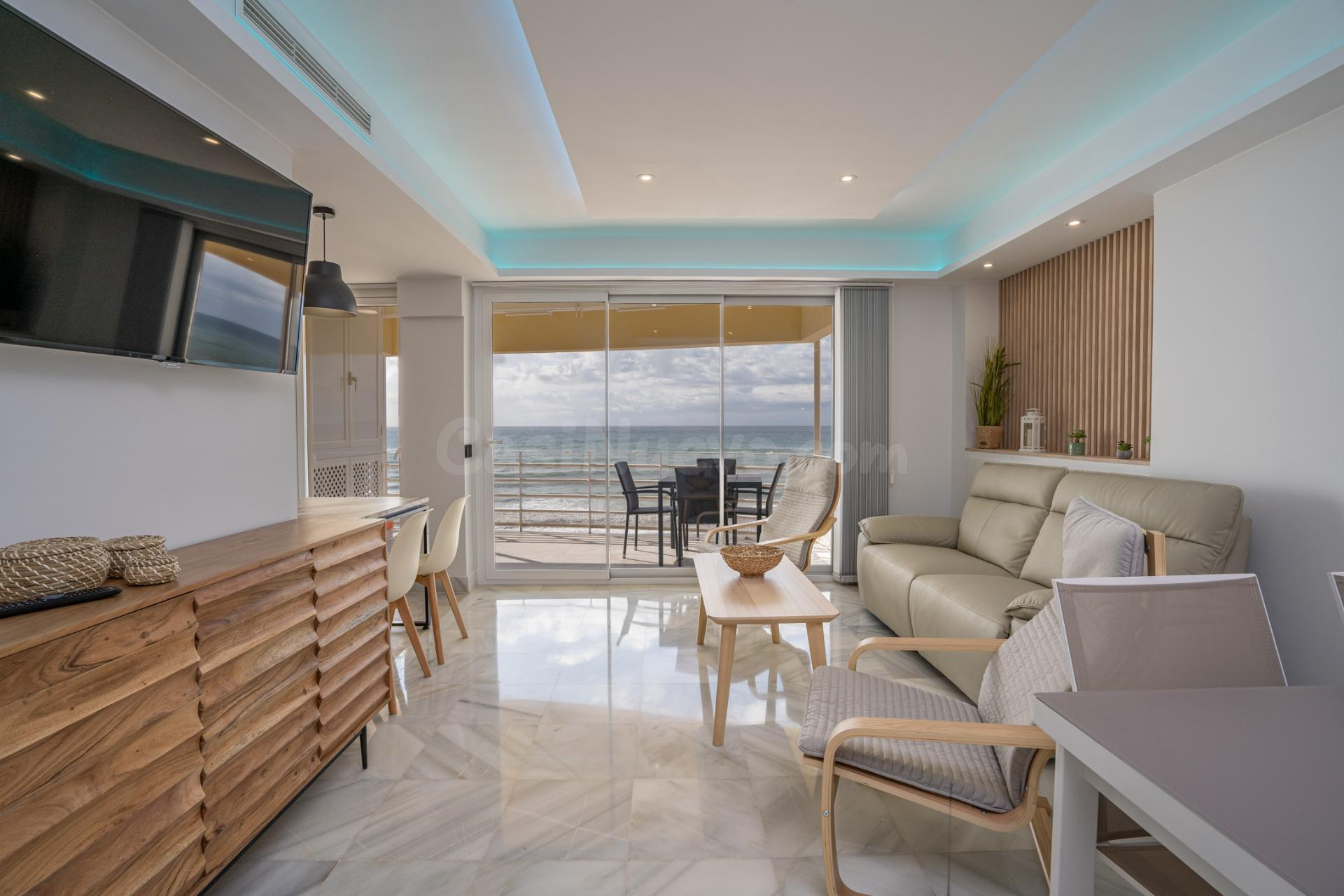 ALQUILER LARGA TEMPORADA. MARAVILLOSO APARTAMENTO 1ª LINEA DE PLAYA