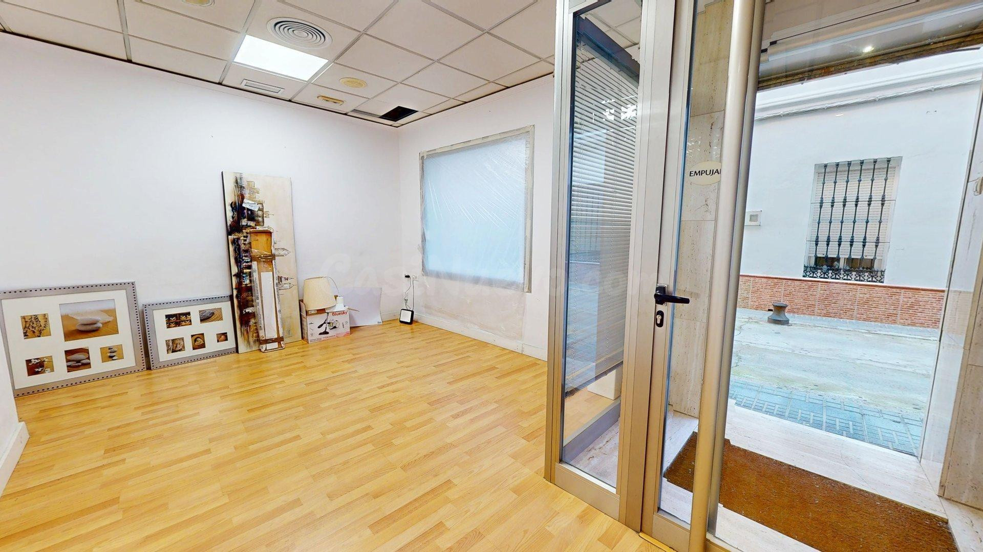 MAGNIFCIO LOCAL COMERCIAL EN PLENO CENTRO DE POSADAS TOTALMENTE REFORMADO, IDEAL PARA NEGOCIOS PROFESIONALES A UN PRECIO INCREIBLE
