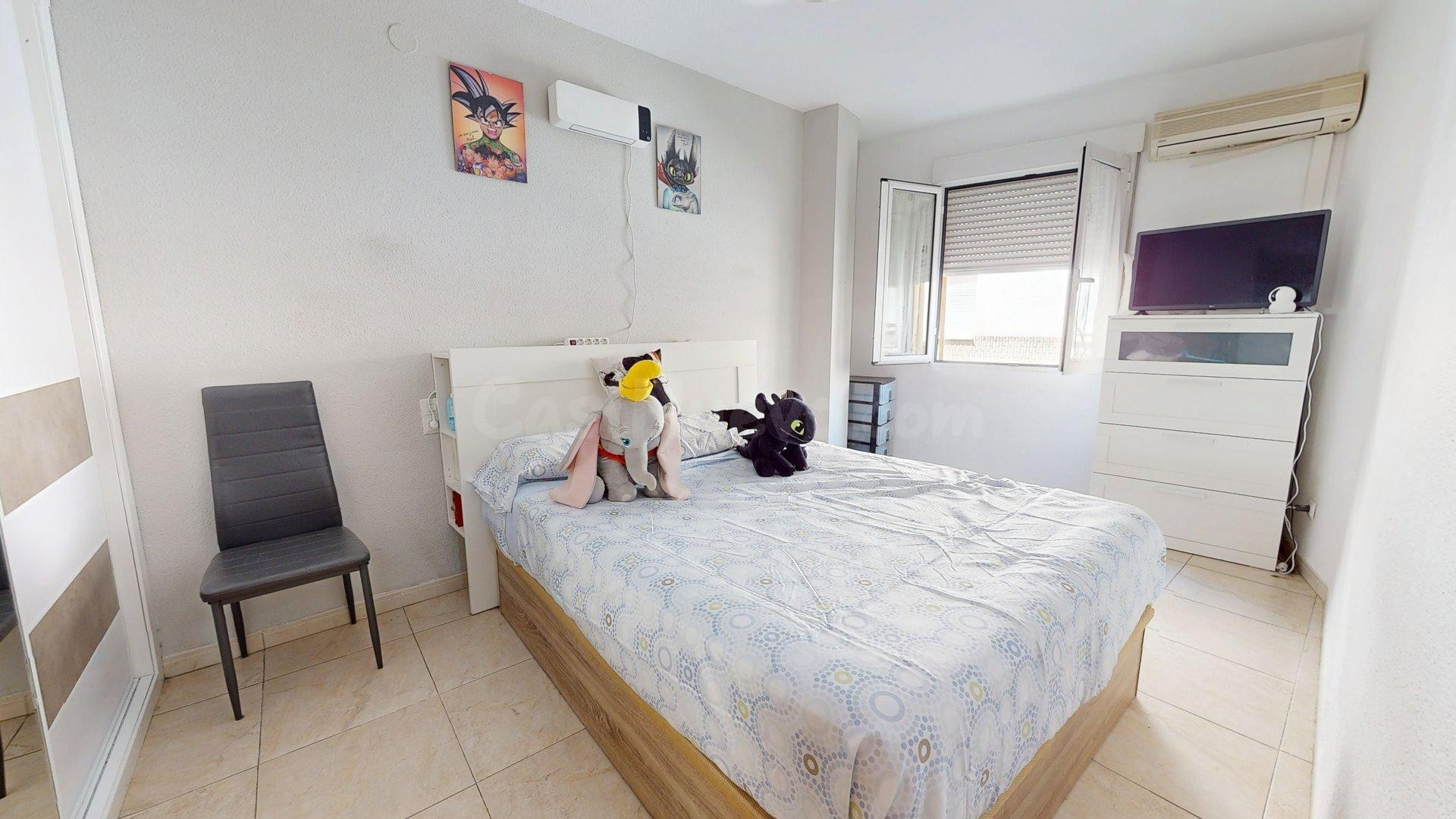 Amplia vivienda en Medina Azahara de 3 dormitorios con terraza junto al centro y la estación