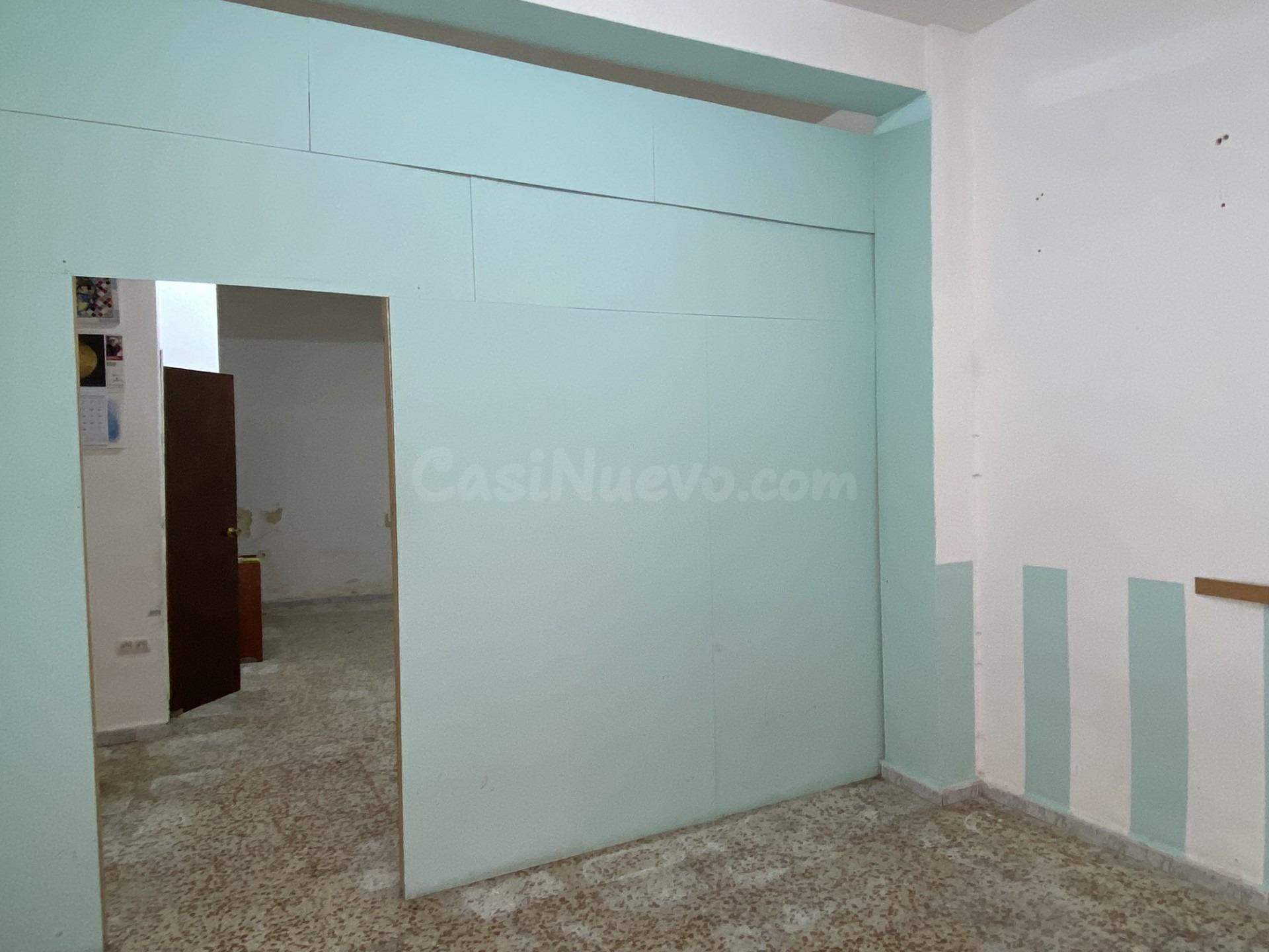 Local comercial junto entre Av. Barcelona y Av. Libia