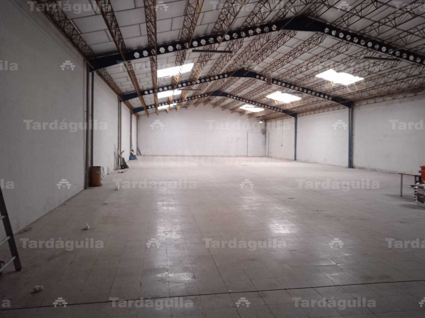 VENTA DE NAVE EN VILLARES DE LA REINA - foto 2