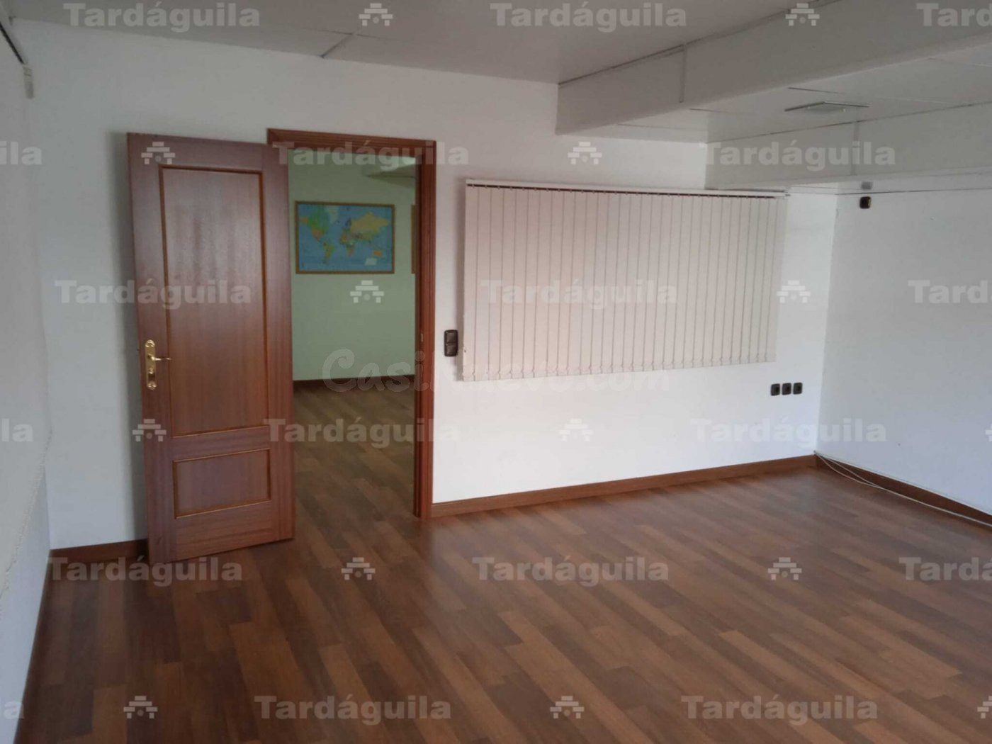 VENTA DE NAVE EN VILLARES DE LA REINA - foto 3