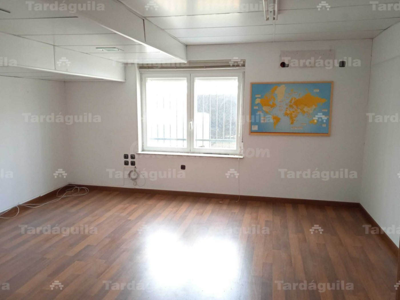 VENTA DE NAVE EN VILLARES DE LA REINA - foto 4