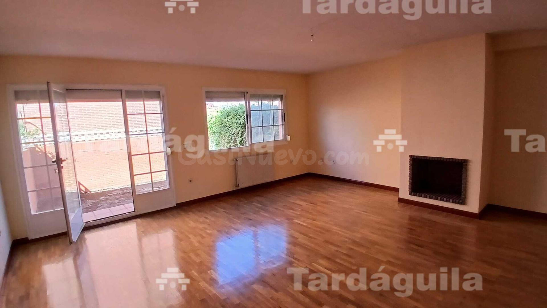 CHALET ADOSADO EN VILLARES DE  LA REINA - foto 2