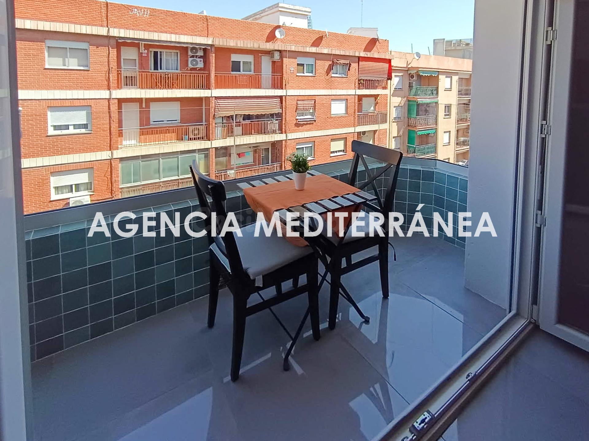 ¡Espectacular 6º piso reformado de 142 m2 con ascensor y balcón en L’Olivereta!