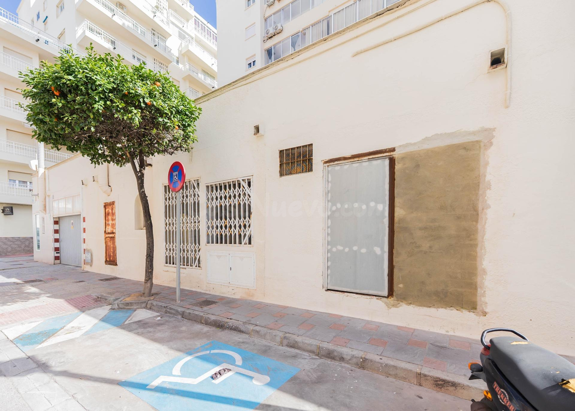 Local Comercial en venta a 50m del Paseo Marítimo de Fuengirola - Gran potencial de inversión
