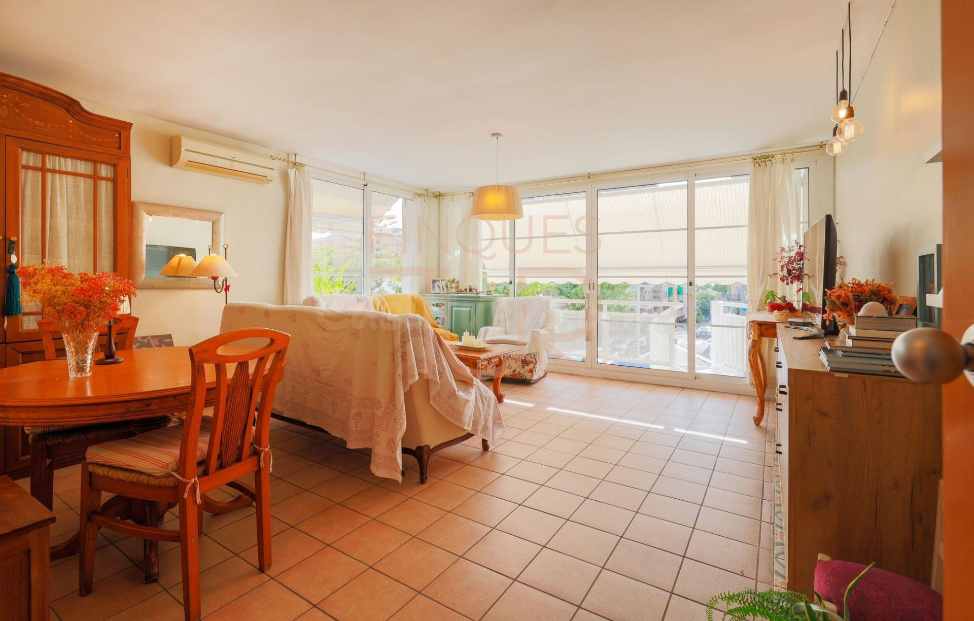 BONITA VIVIENDA-TRÍPLEX REFORMADA con PISCINA en el CENTRO DE PREMIÀ DE MAR