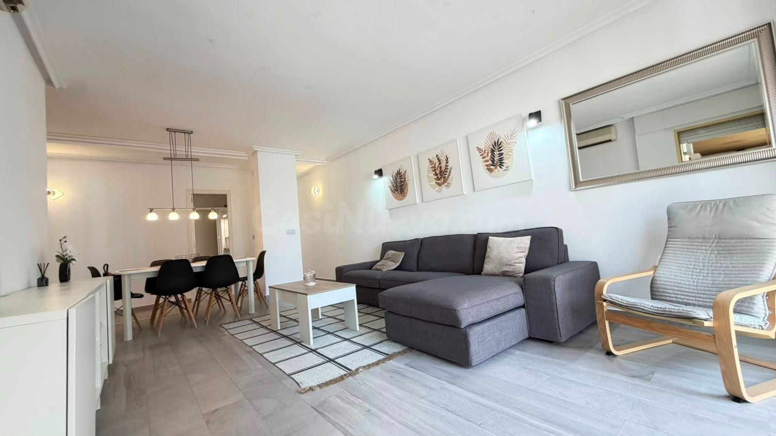 Vive el Mediterráneo: apartamento junto al Puerto de Torrevieja con todos los servicios