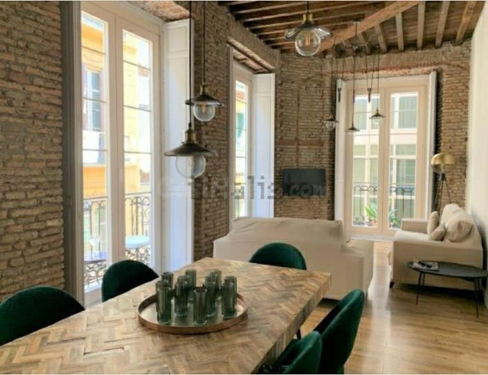 Piso de Alquiler en el Centro Histórico de Málaga con Plaza de Aparcamiento