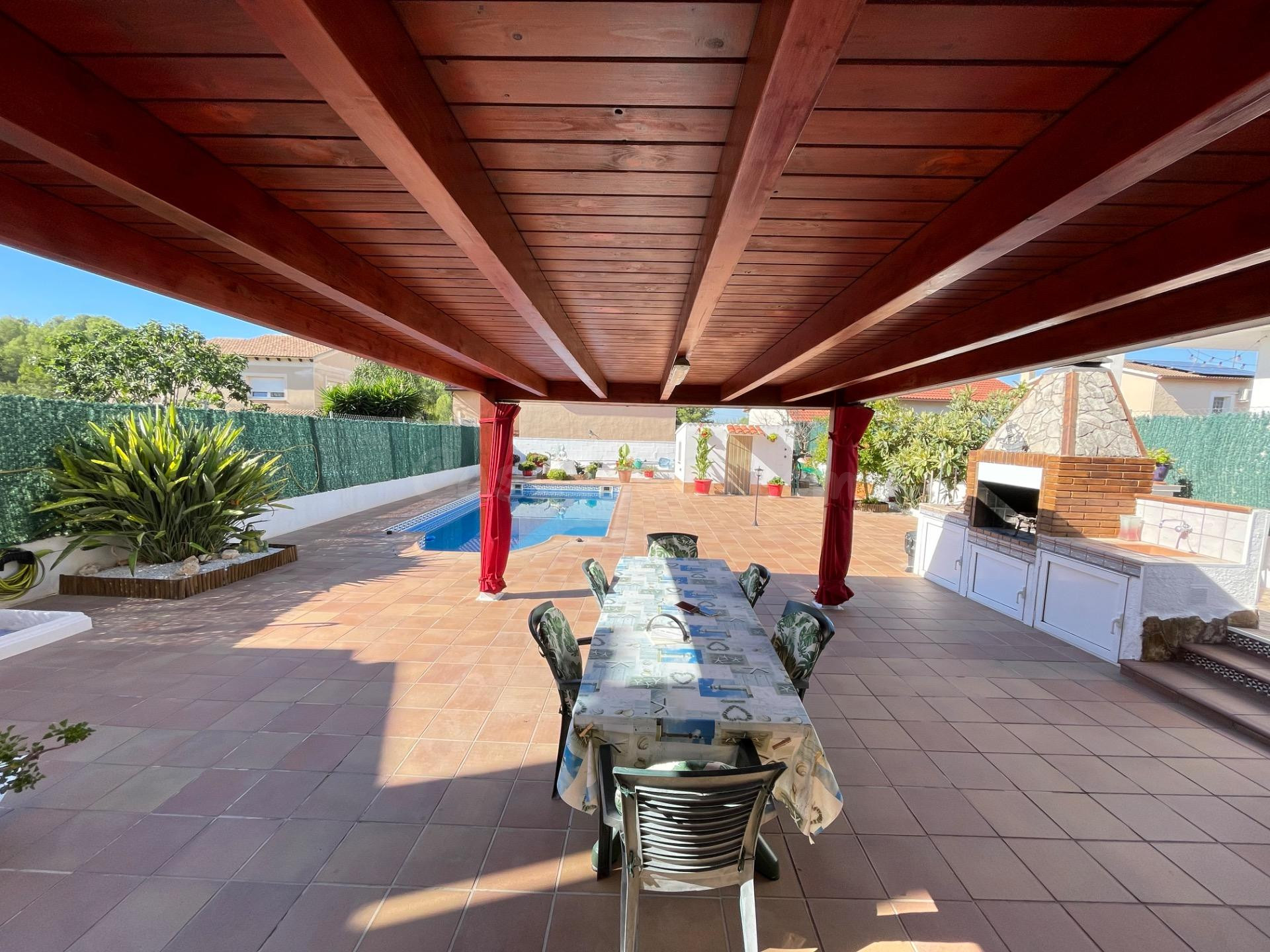 CASA INDEPENDIENTE CON 5 habitaciones PLACAS SOLARES Y GRAN  - foto 4
