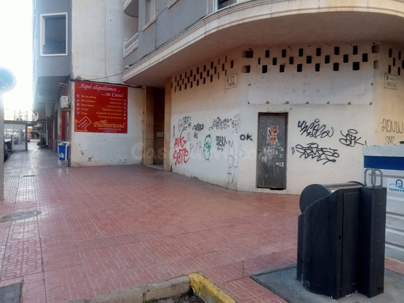 SE VENDE LOCAL COMERCIAL EN ESQUINA ZONA CENTRO DE TORREVIEJA