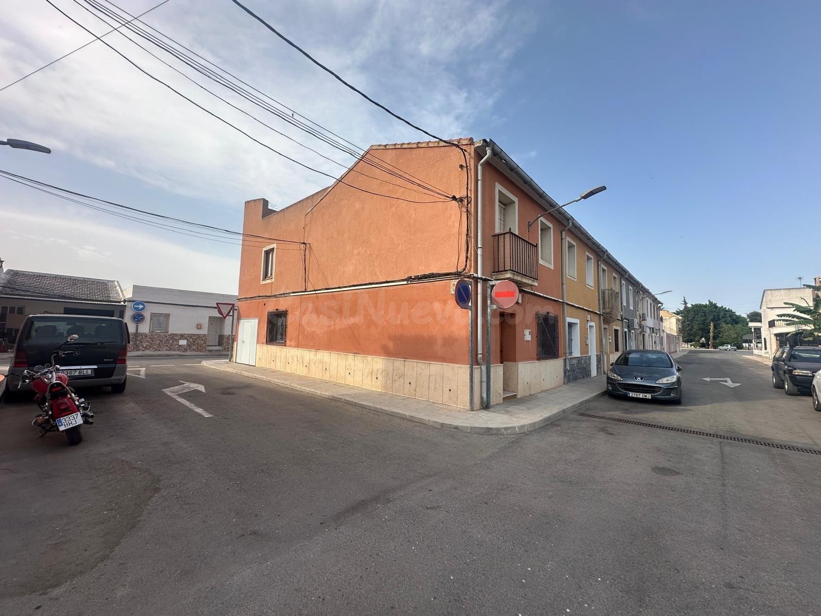 Casa en esquina, Dúplex en Almoradí - Oportunidad de renovación