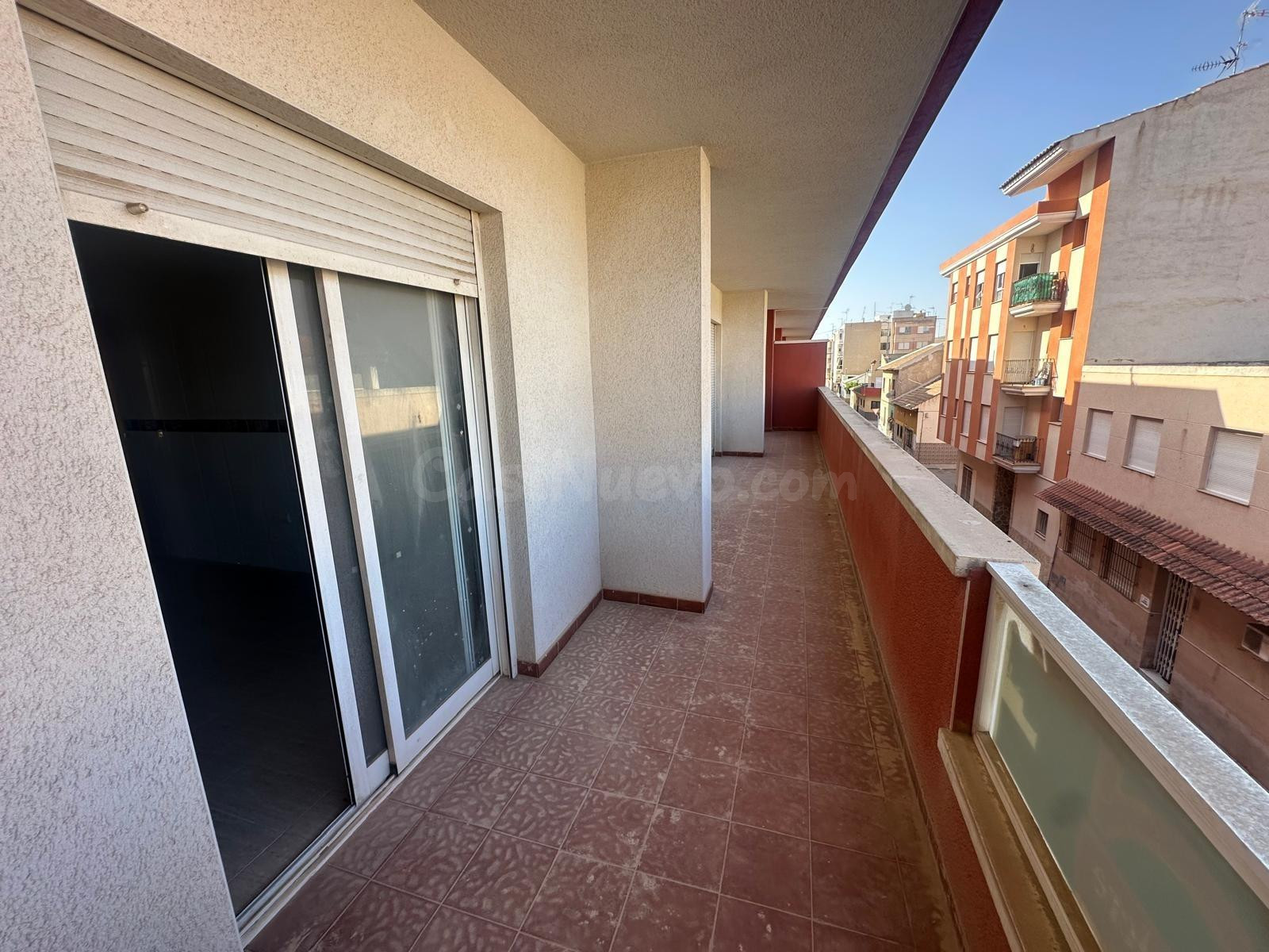 SE VENDE APARTAMENTO DE 4 DORMITORIOS CON GARAJE INCLUIDO Y PISCINA COMUNITARIA EN ALMORADÍ