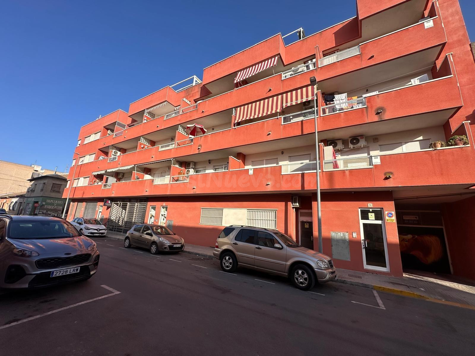 SE VENDE APARTAMENTO DE 2 DORMITORIO CON GARAJE INCLUIDO Y PISCINA COMUNITARIA EN ALMORADI
