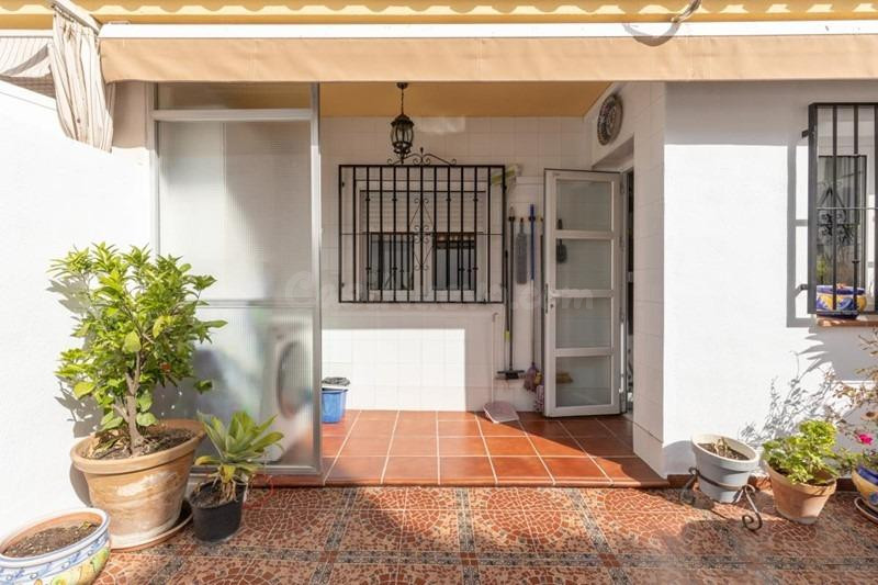 BONITA Y AMPLIA CASA ADOSADA DISPONIBLE EN MARACENA!!