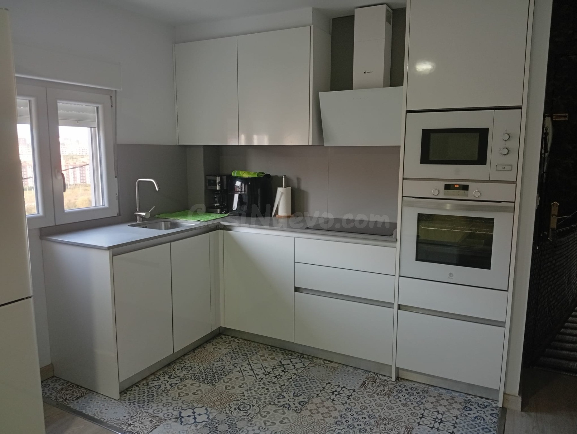 PISO REFORMADO CON LOCAL INCLUIDO Y GRAN POTENCIAL EN SANTANDER.-