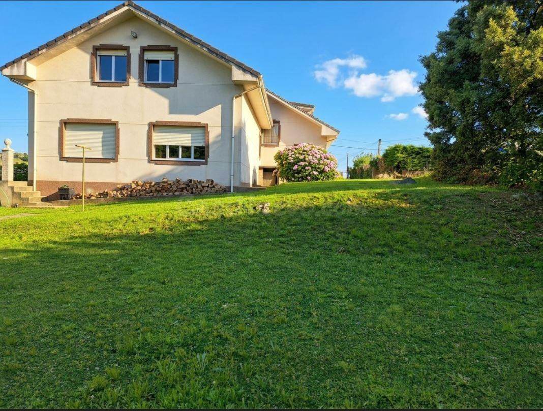 FINCA DE 6000 M2 CON DOS EDIFICACIONES  Y BODEGA NATURAL EN MIENGO.-