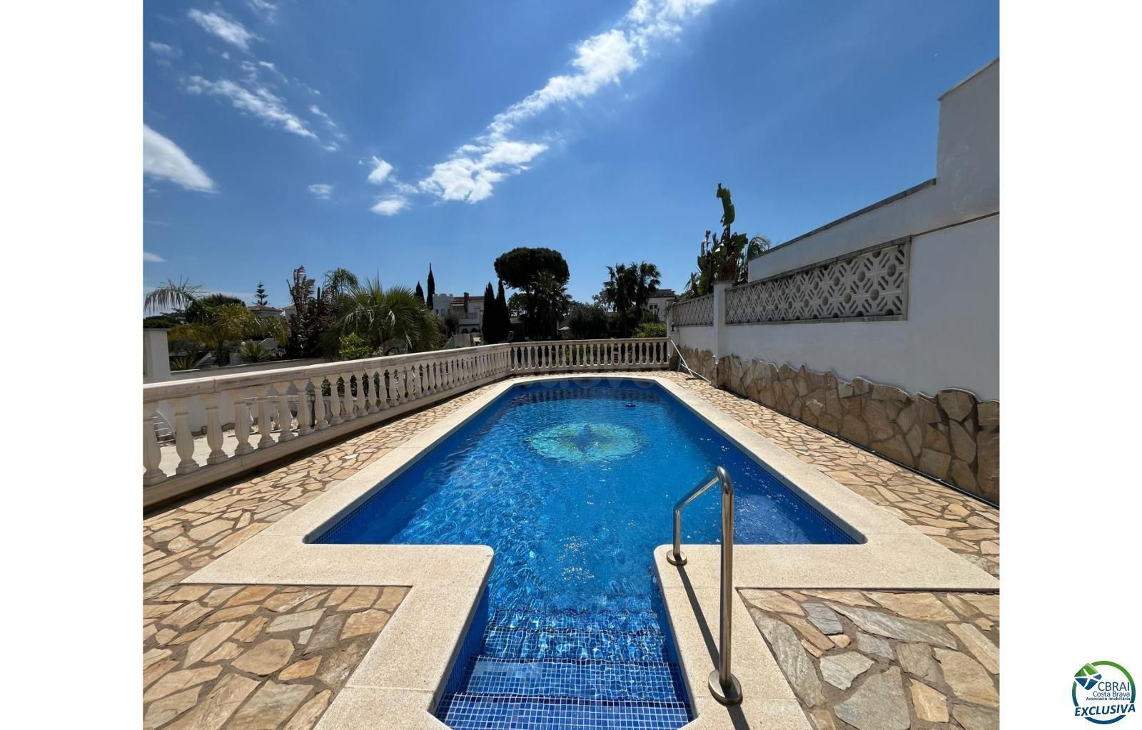 En venta casa al canal orientación sud-este , terreno de 542 - foto 2
