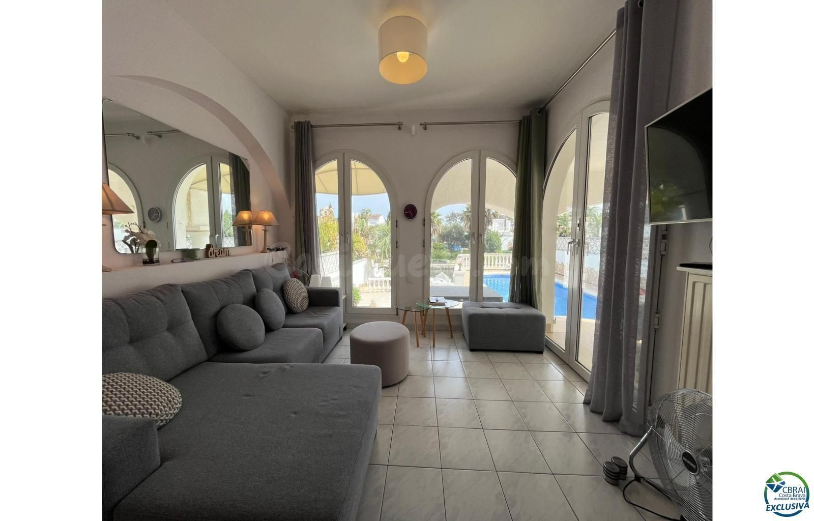 En venta casa al canal orientación sud-este , terreno de 542 - foto 4
