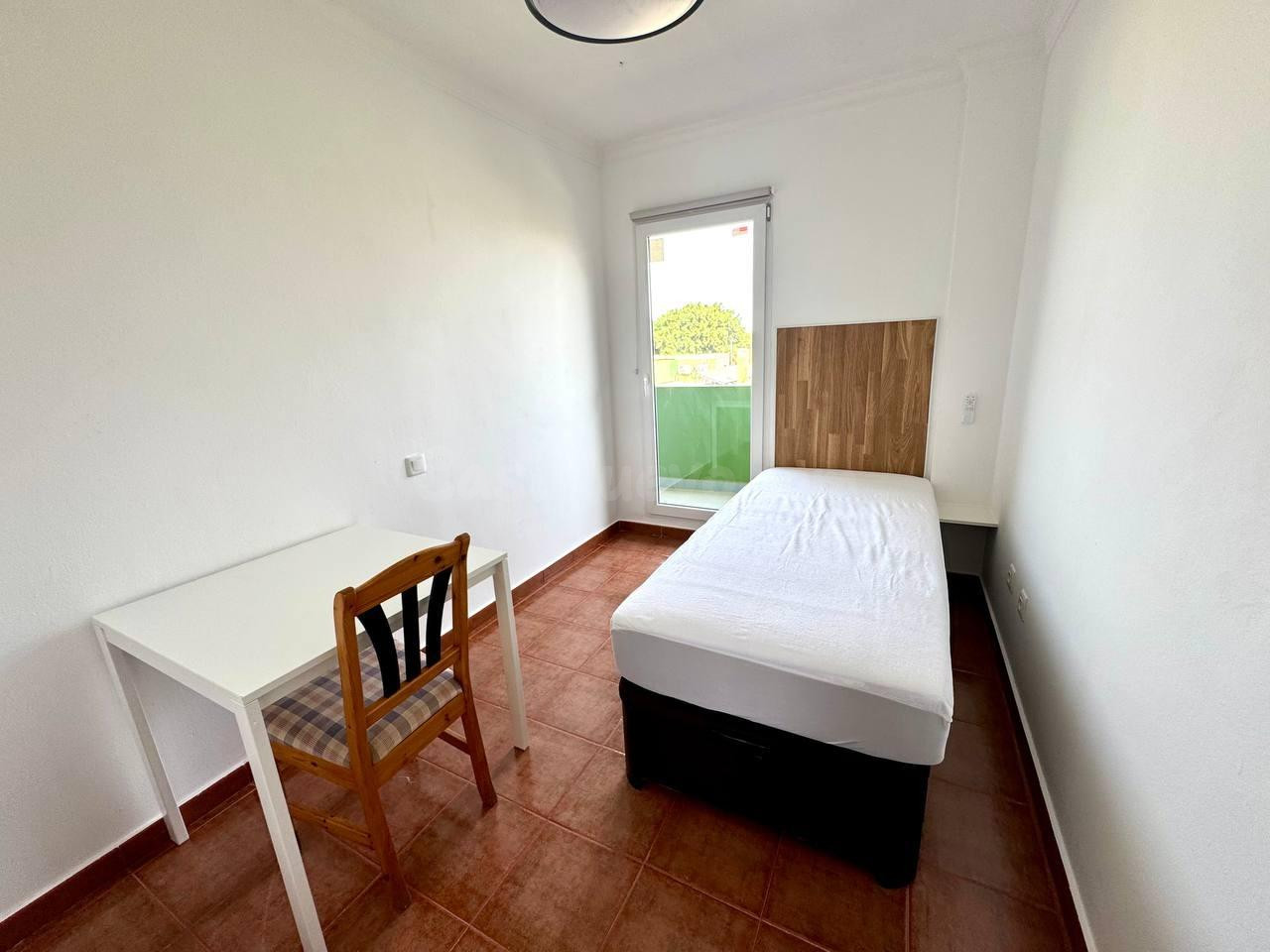 Habitación para chica en vivienda compartida en Vecindario