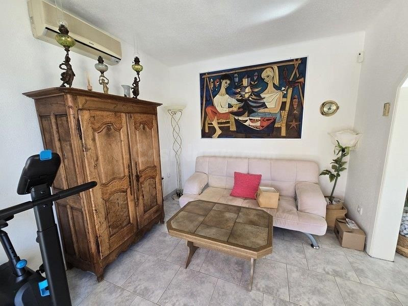Casa con piscina y licencia turística - sector Peni - foto 3