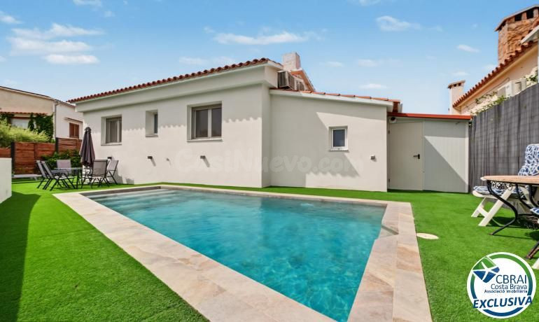 Casa con licencia turística, piscina y vistas a la bahía de 