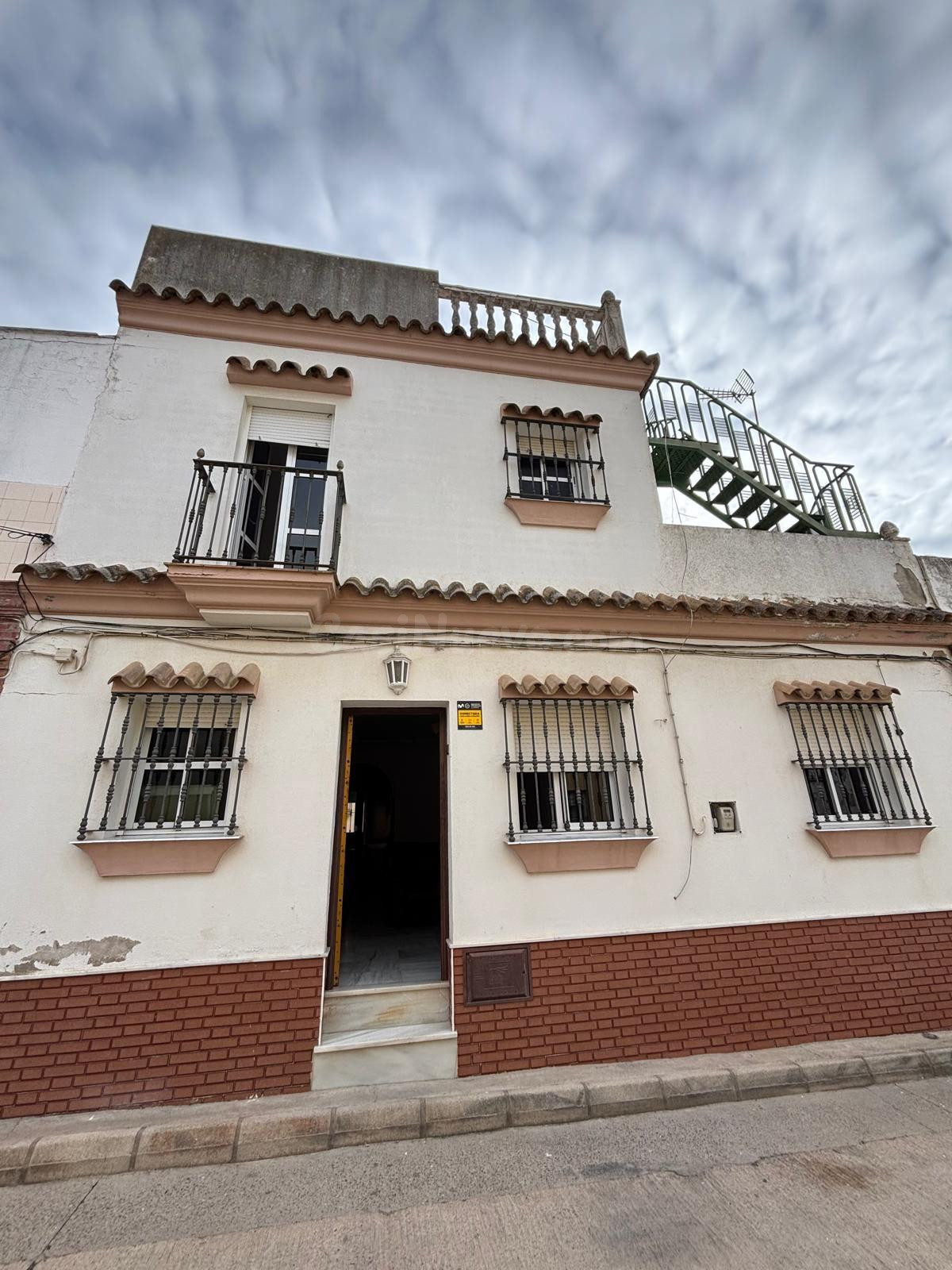 AMPLIA CASA EN PEDANÍA
