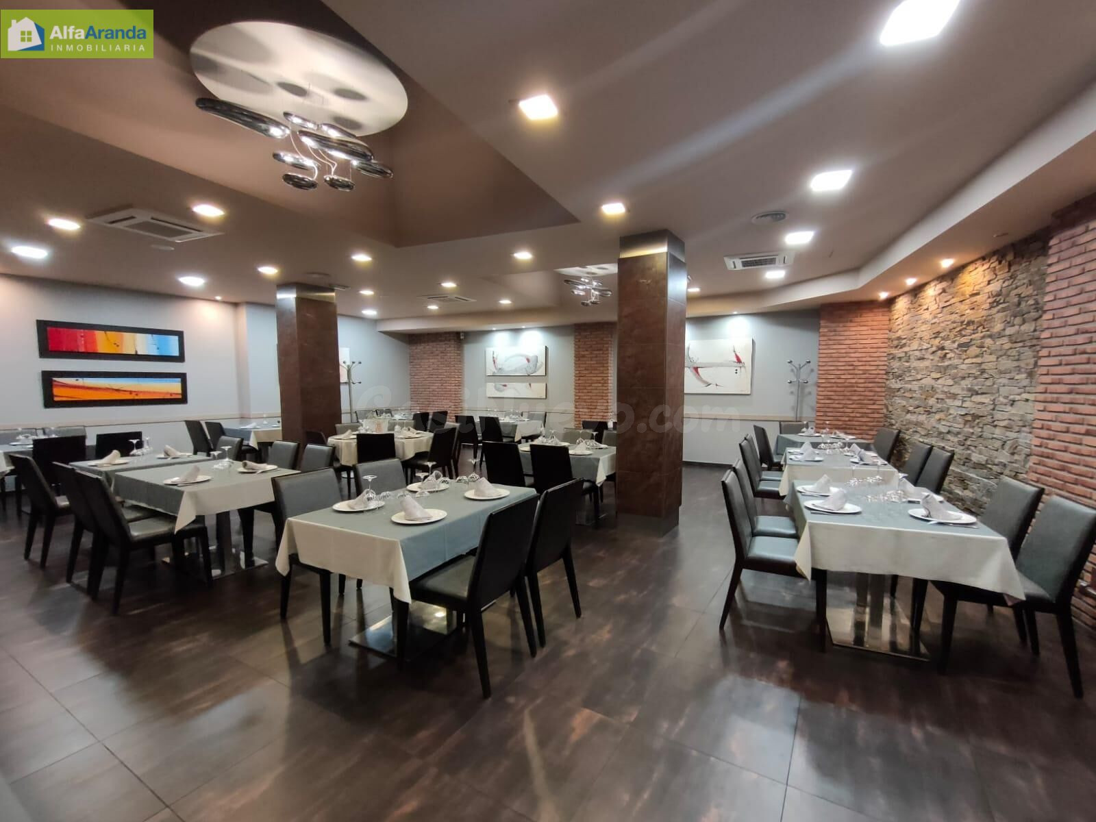 RESTAURANTE CON TRASPASO EN ALQUILER, CÉNTRICO Y CON  AMPLIA CLIENTELA