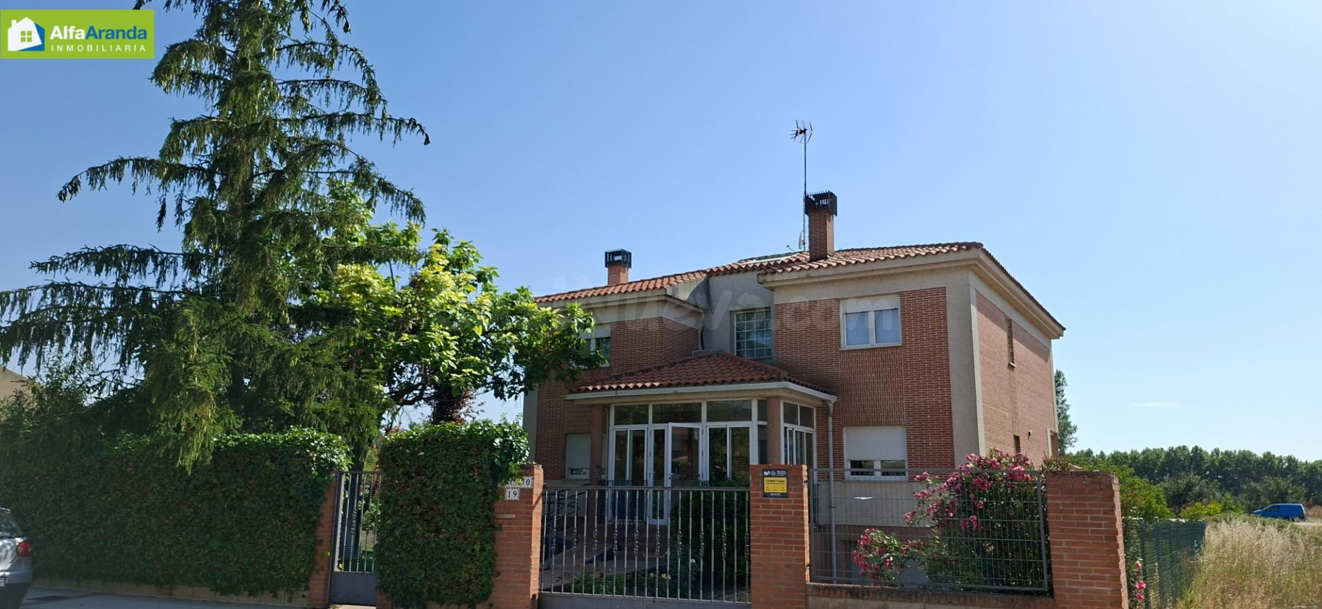 ESPECTACULAR CHALET INDEPENDIENTE EN FUENTESPINA (A UN PASO DE ARANDA DE DUERO)