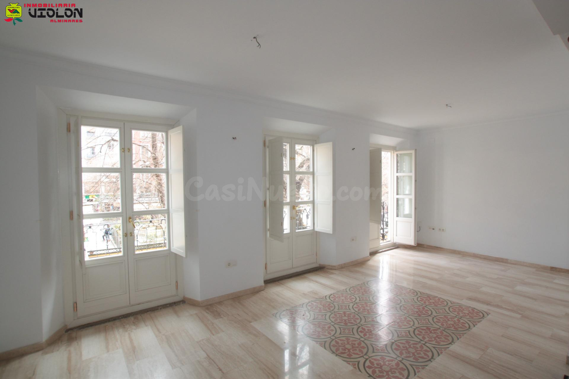 Amplias oficinas en Plaza Bib-Rambla
