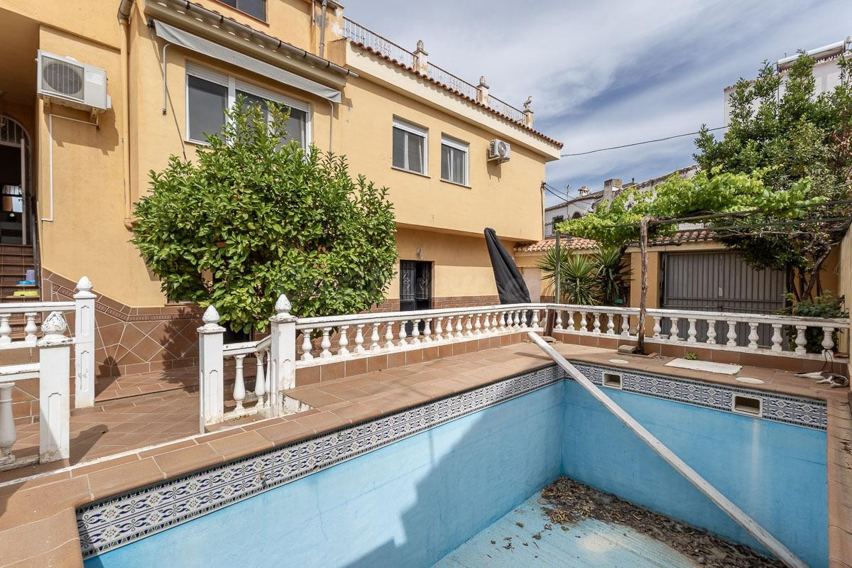 CHALET ADOSADO EN OGIJARES ( GRANADA)